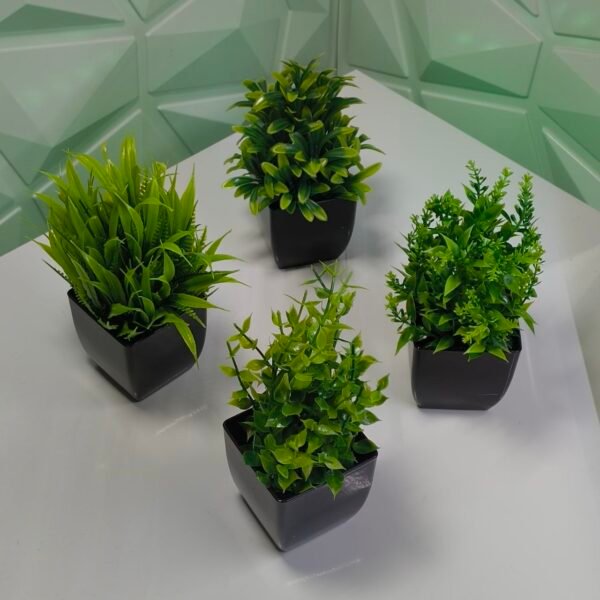4 pcs Artificial Potted Plants (black/green) (pot carré)
